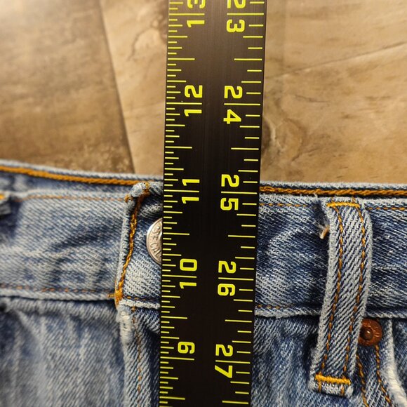 Levi’s 501 Denim Shorts Women’s 28 Light Wash Cutoff Vintage White Oak Cone - Picture 5 of 11